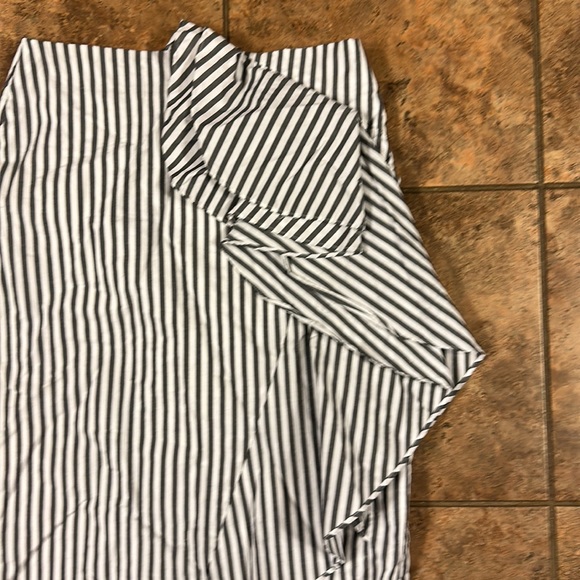 Skirt - Picture 2 of 3